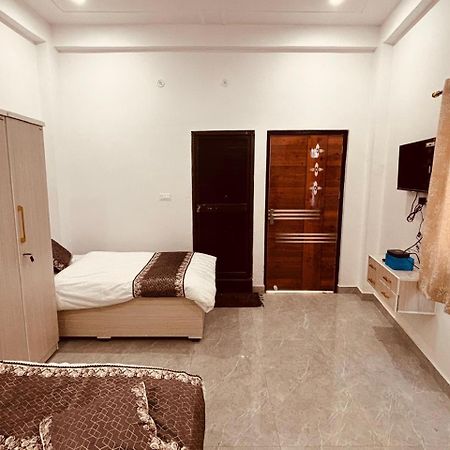 Shri Ram Darbar Hotel Ayodhya Exterior photo