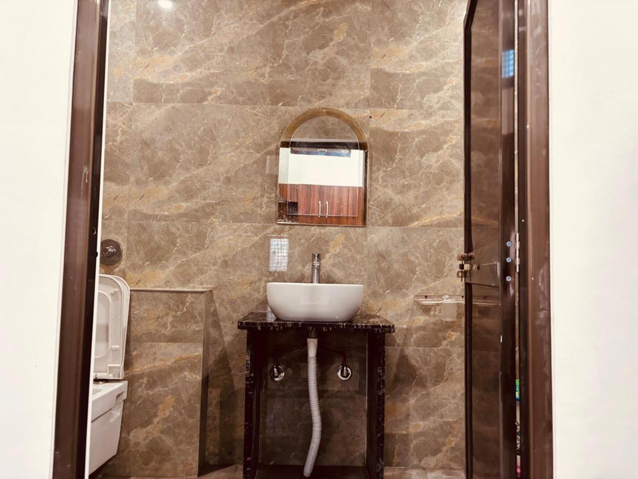 Shri Ram Darbar Hotel Ayodhya Exterior photo